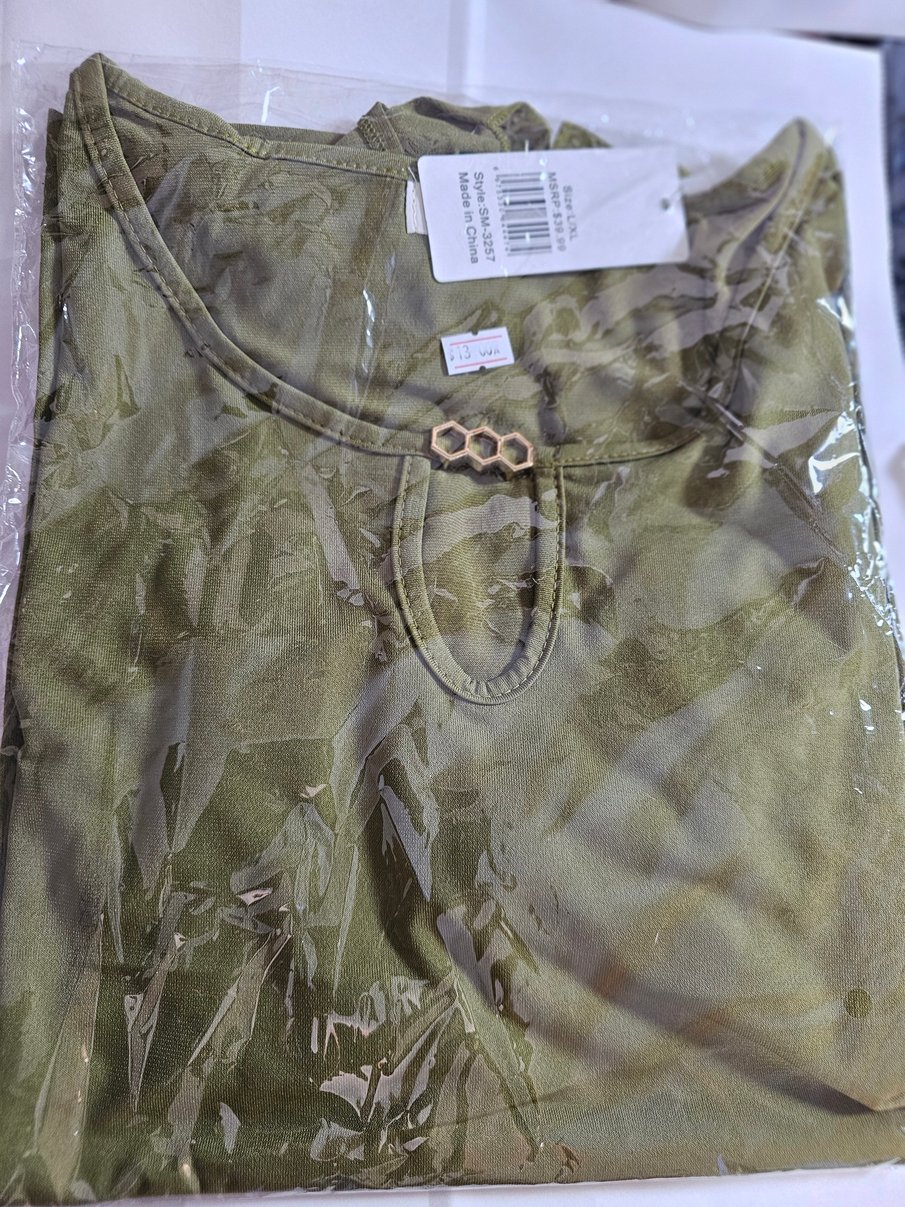 Blusa Manga y Adorno Dorado