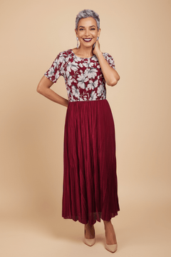 Vestido Midi Floral Rojo con Falda Plisada - GM Fashion Boutique