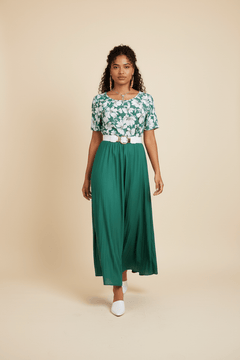 Vestido Midi Floral Rojo con Falda Plisada - GM Fashion Boutique