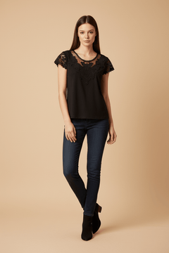 Blusa con Encaje Bordado - GM Fashion Boutique