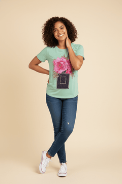 Camiseta Floral con Ful Piedreria - GM Fashion Boutique