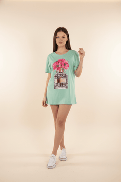 Camiseta Floral con Detalles Brillantes - GM Fashion Boutique