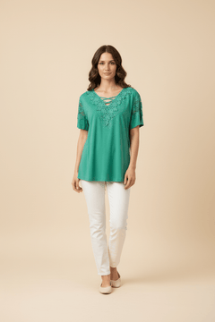 Blusa con Encaje y Escote en V Cruzado - GM Fashion Boutique