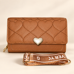 Wallet viajera con diseño acolchado de corazones