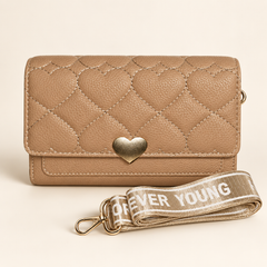 Wallet viajera con diseño acolchado de corazones