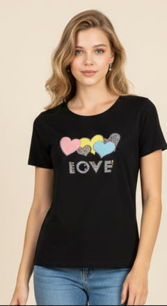 Camiseta LOVE con Corazones - GM Fashion Boutique