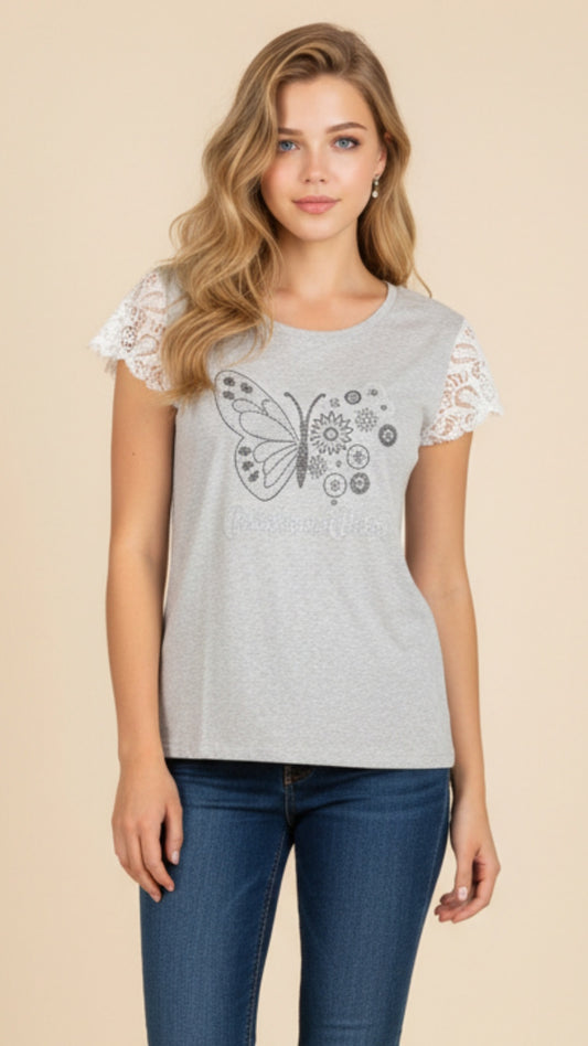 Camiseta Casual con Detalle de Encaje y Diseño de Mariposa - GM Fashion Boutique