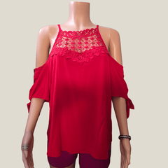 Blusas con Encaje, tirantes finos y hombros descubiertos - GM Fashion Boutique